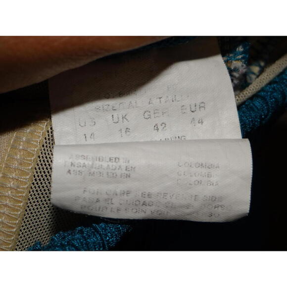 Stylish Blue One-Piece Swimsuit with Crossback - Picture 2 of 3